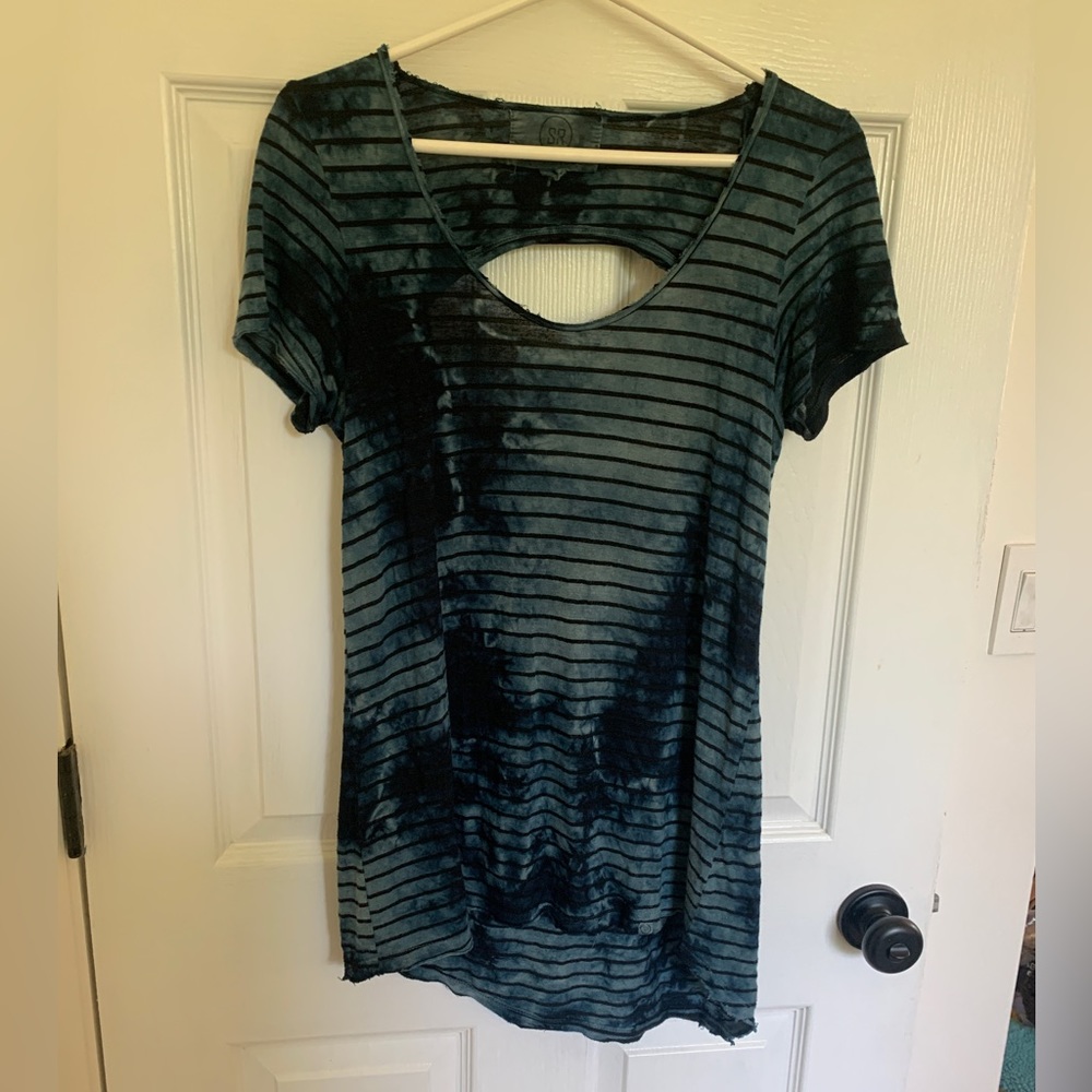 Cool stripped, tie dyed top!